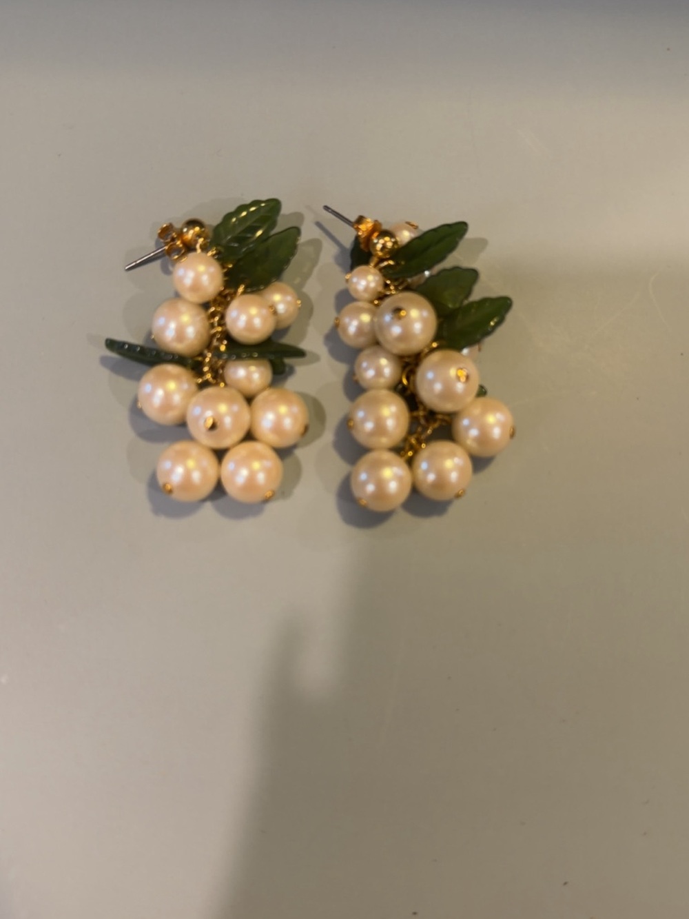 Avon vintage Pearl Cluster Leaf Drop Earrings